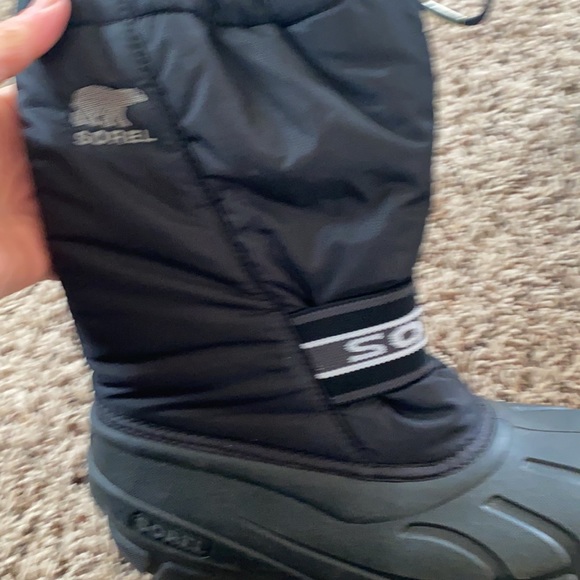 Sorel insulated pull on boots size 4 - Picture 2 of 8